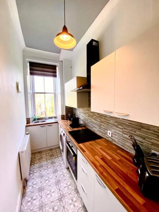 Anchored Homely Apartment In Historic Centre Paisley Ngoại thất bức ảnh