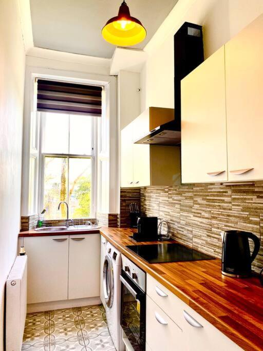 Anchored Homely Apartment In Historic Centre Paisley Ngoại thất bức ảnh