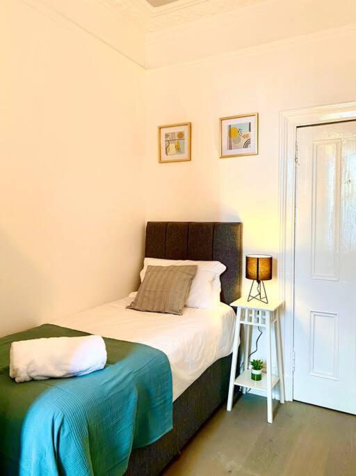Anchored Homely Apartment In Historic Centre Paisley Ngoại thất bức ảnh